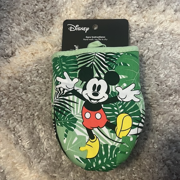Disney Mickey Mouse 2 pack cooking mitts - Picture 2 of 2